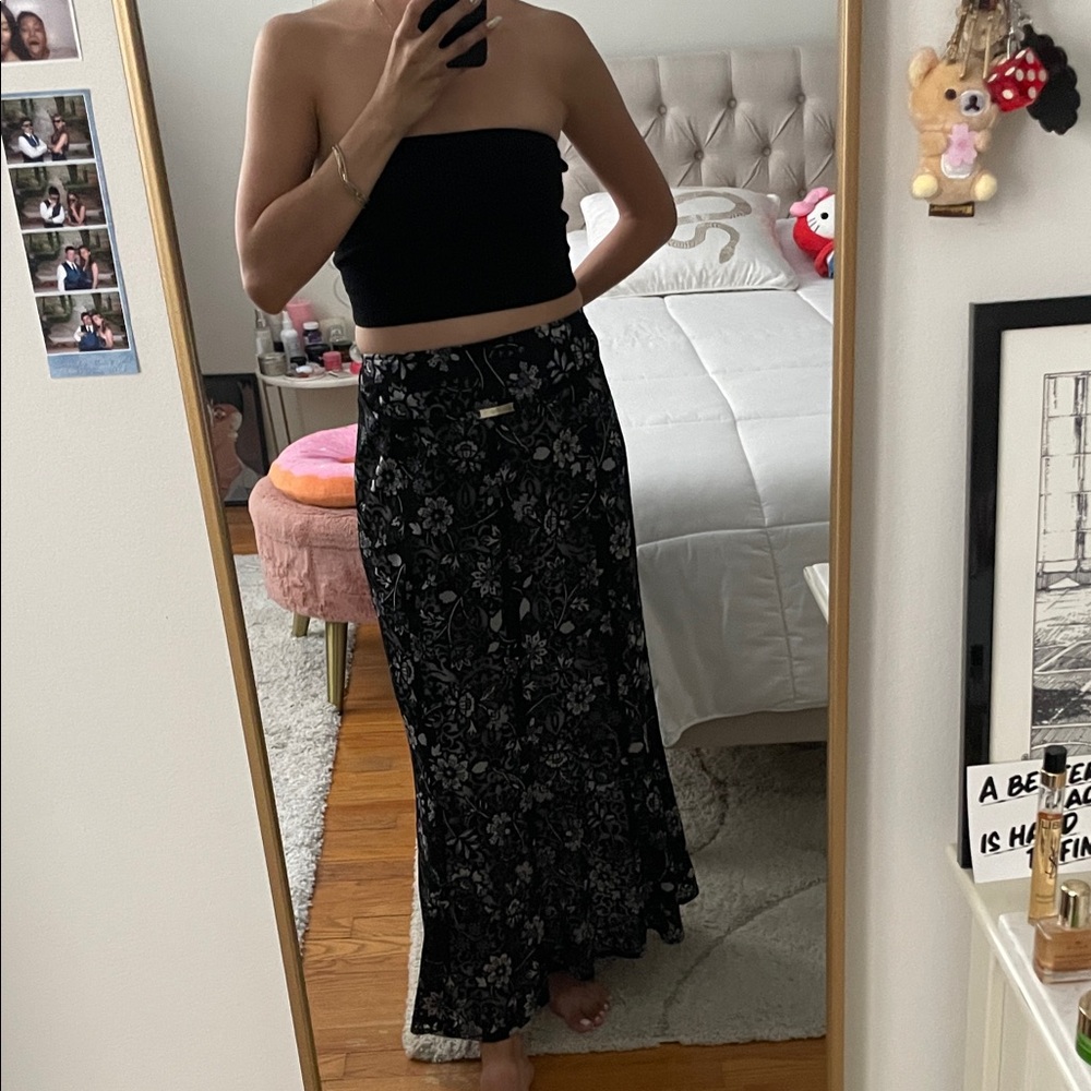 Fashionique • Vintage Floral Black Maxi Skirt